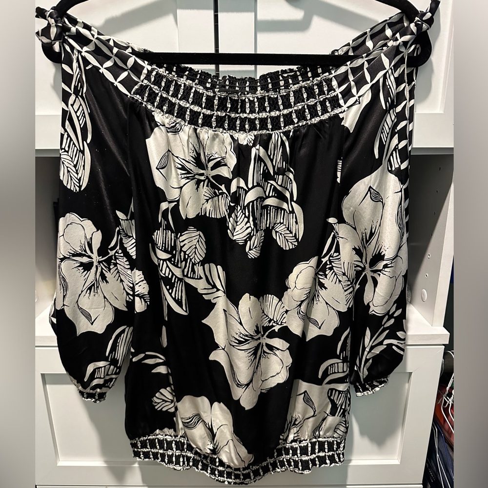 White House Black Market off the shoulder shirt. Size Small